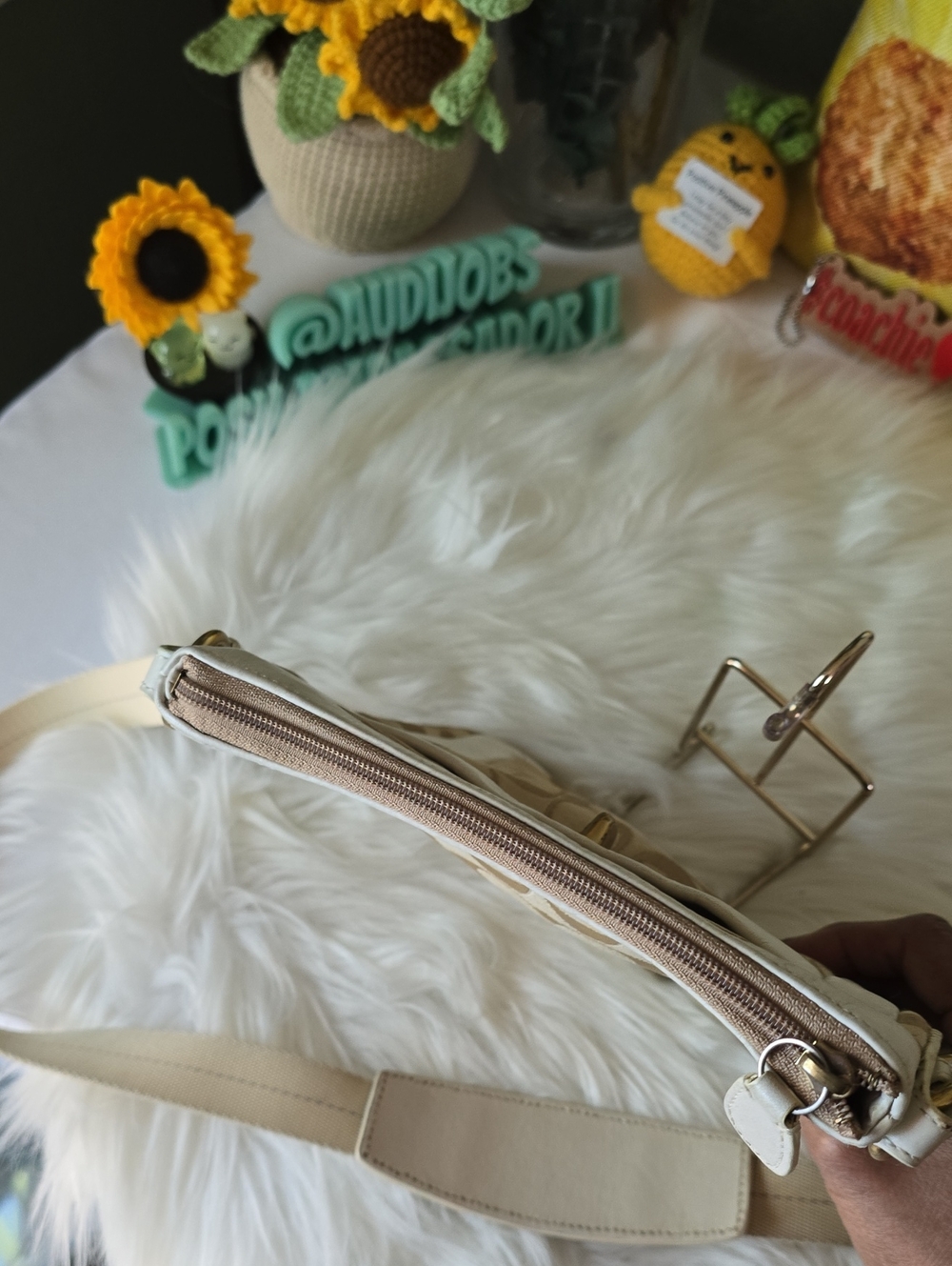 Coach SIG C's Crossbody Bag with turnlock And White Trim - Picture 4 of 13